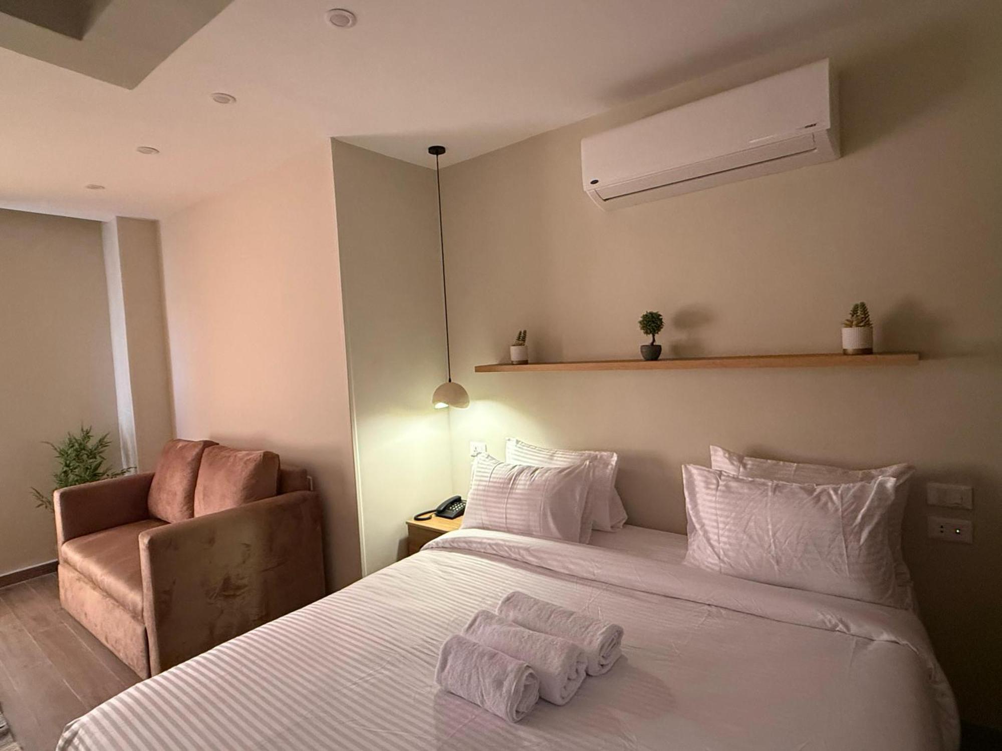 The Gate Hotel Front Pyramids & Sphinx View Kafrat al Jabal Exterior photo